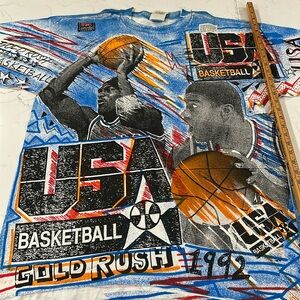 RARE, VTG, Michael Jordan & Magic Johnson Size XL 1992 T-Shirt amazing find!!!